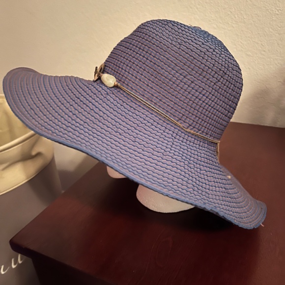 Blue hat - Picture 2 of 2